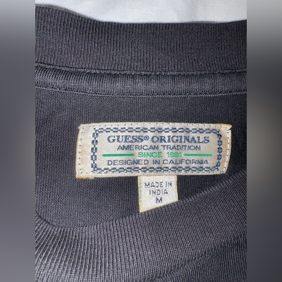 New Men's Guess Originals Multicolor Logo Spell Out T Shirt Black Tee Sz M - Picture 3 of 3